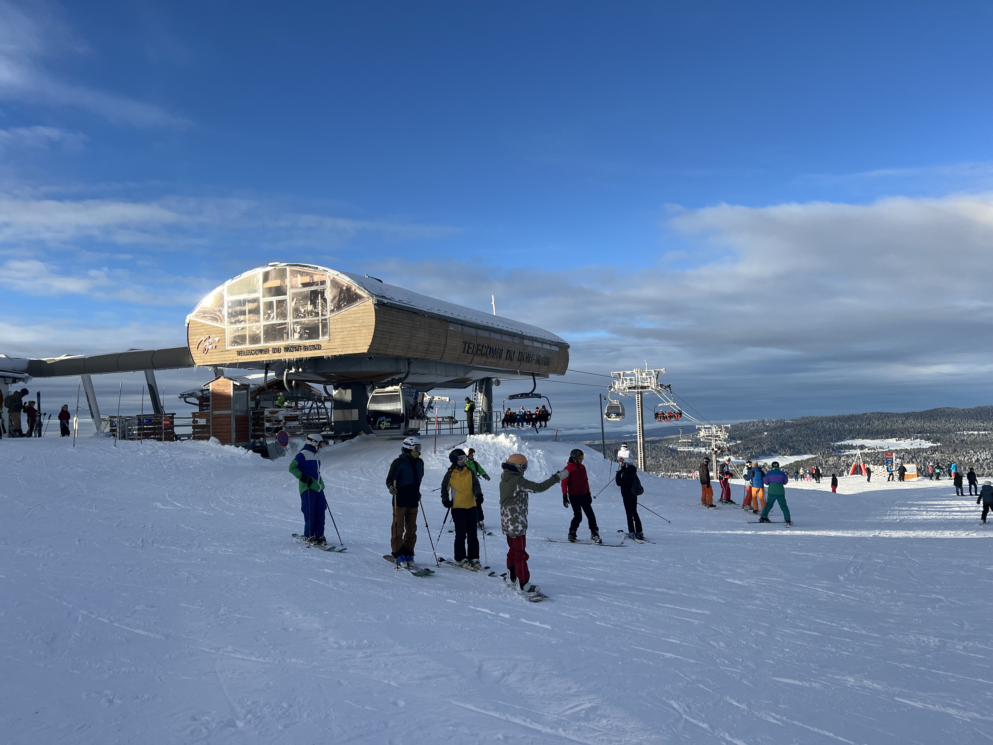 Télécombi du Mont-Rond on a bluebird day — the kind of morning that makes the 45-min drive worth it